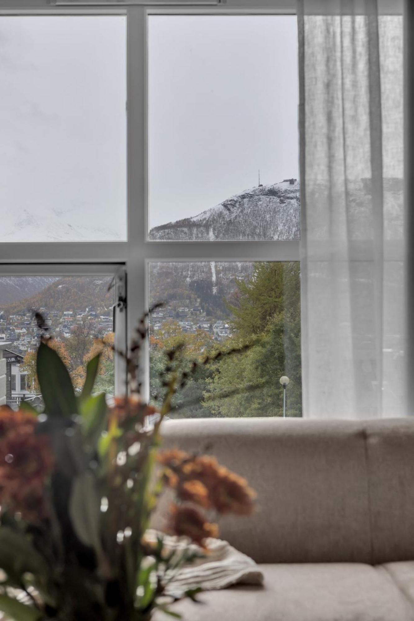 Townhouse With A View - Terrace Feriehus